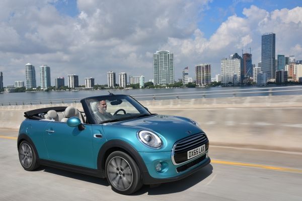 MINI 新型 コンバーチブル 2015