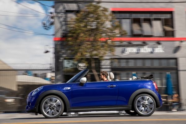 MINI 新型 コンバーチブル 2018