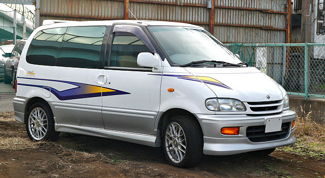 日産 セレナ ハイウェイスター 初代