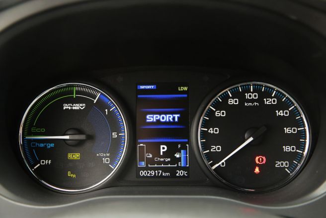 アウトランダーPHEV 2019年モデル 内装