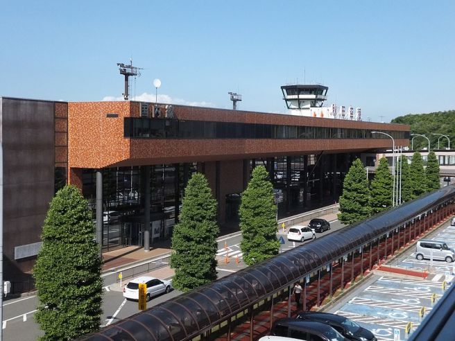 秋田 空港 駐 車場