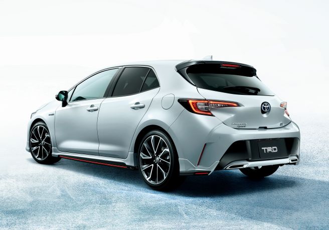 新型カローラスポーツ TRD