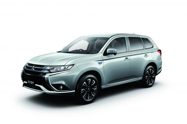 三菱 アウトランダーPHEV フロント