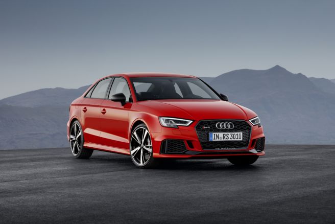 アウディ RS3_セダン