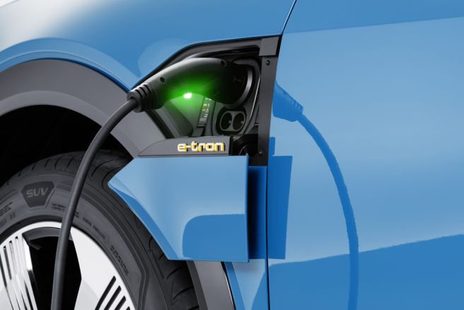 アウディ e-tron SUV 2018