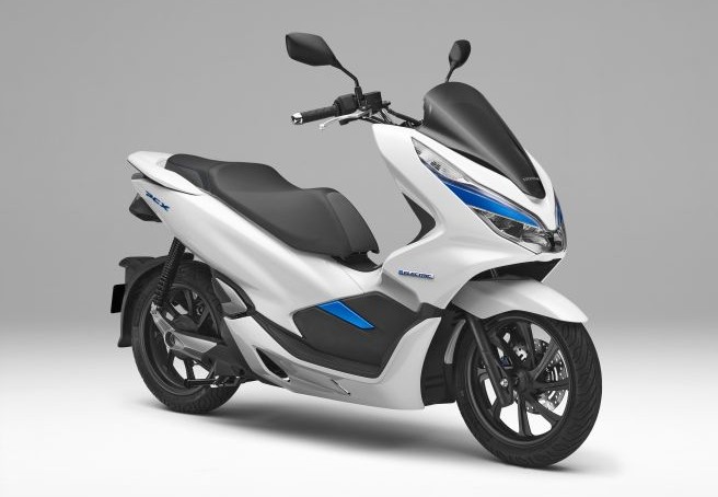 ホンダpcx125 150総合情報 18年新型ハイブリッドや中古車価格についても ページ 2 2 Moby モビー