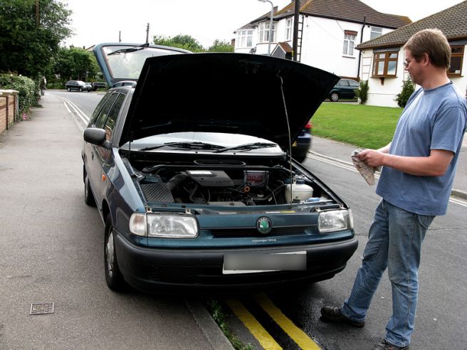 車のエンジンのオーバーヒートの意味とは 症状から原因 対処法 修理費用まで Moby モビー