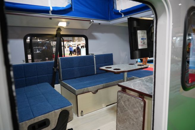 ジャパンキャンピングカーショー2019 バンショップミカミ Dテントむし