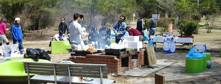 滋賀県希望が丘文化公園 野外食事風景