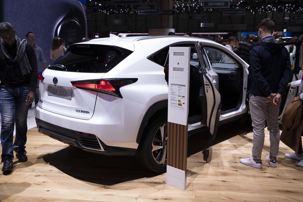 レクサス NX300h ジュネーブモーターショー2019