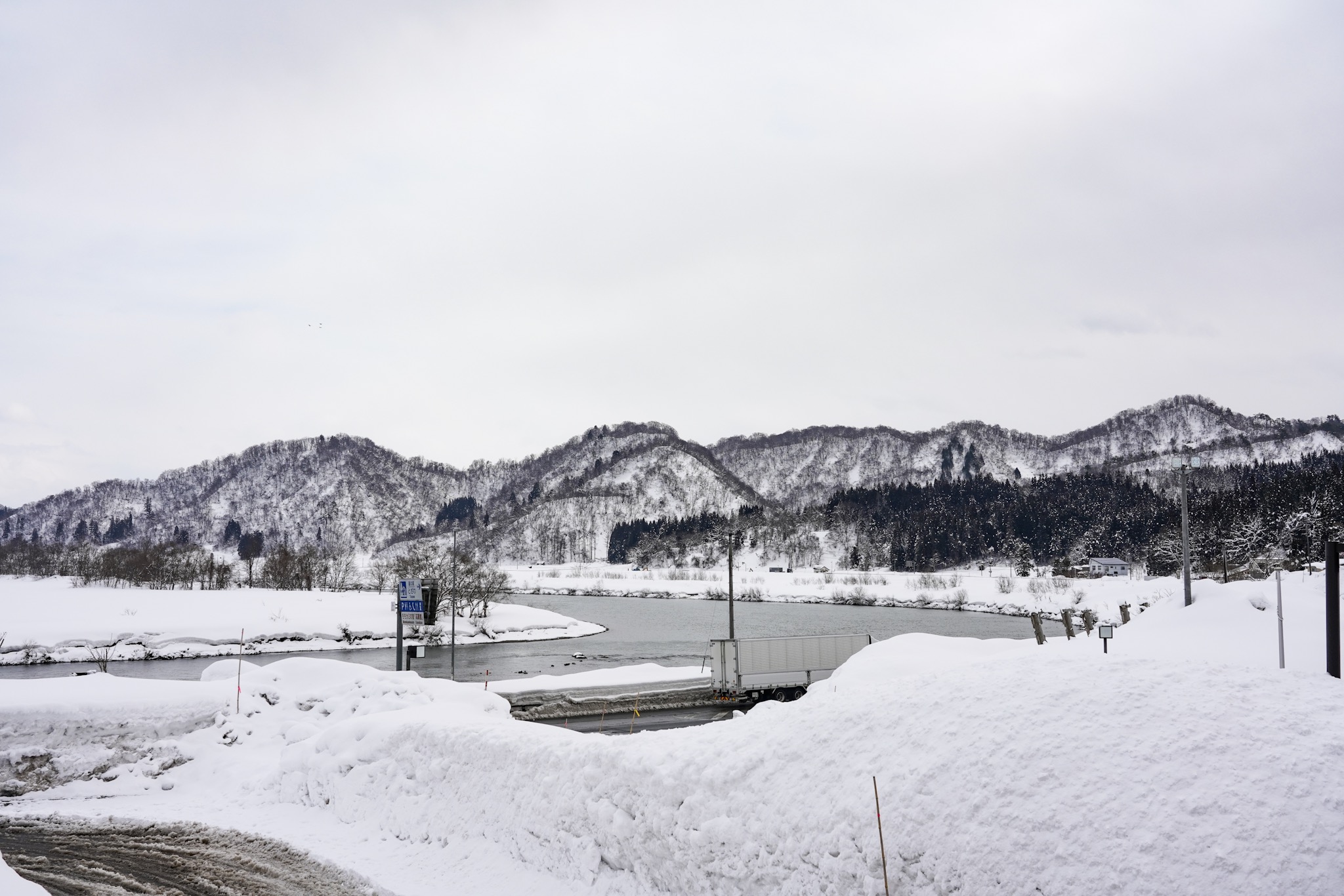 SUBARUテックツアー第10弾”雪上試乗会”in山形「道の駅とざわ」から最上川を眺める