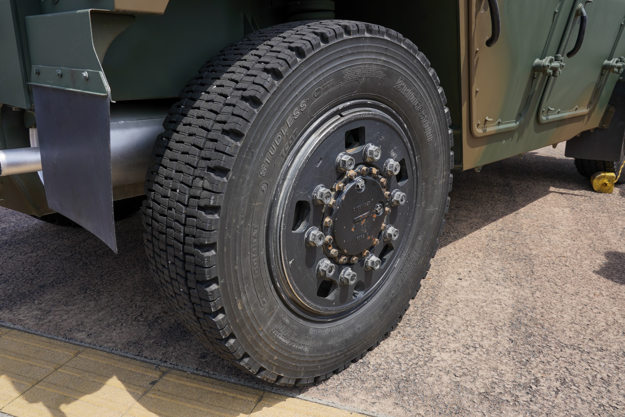 自衛隊の車 軽装甲機動車