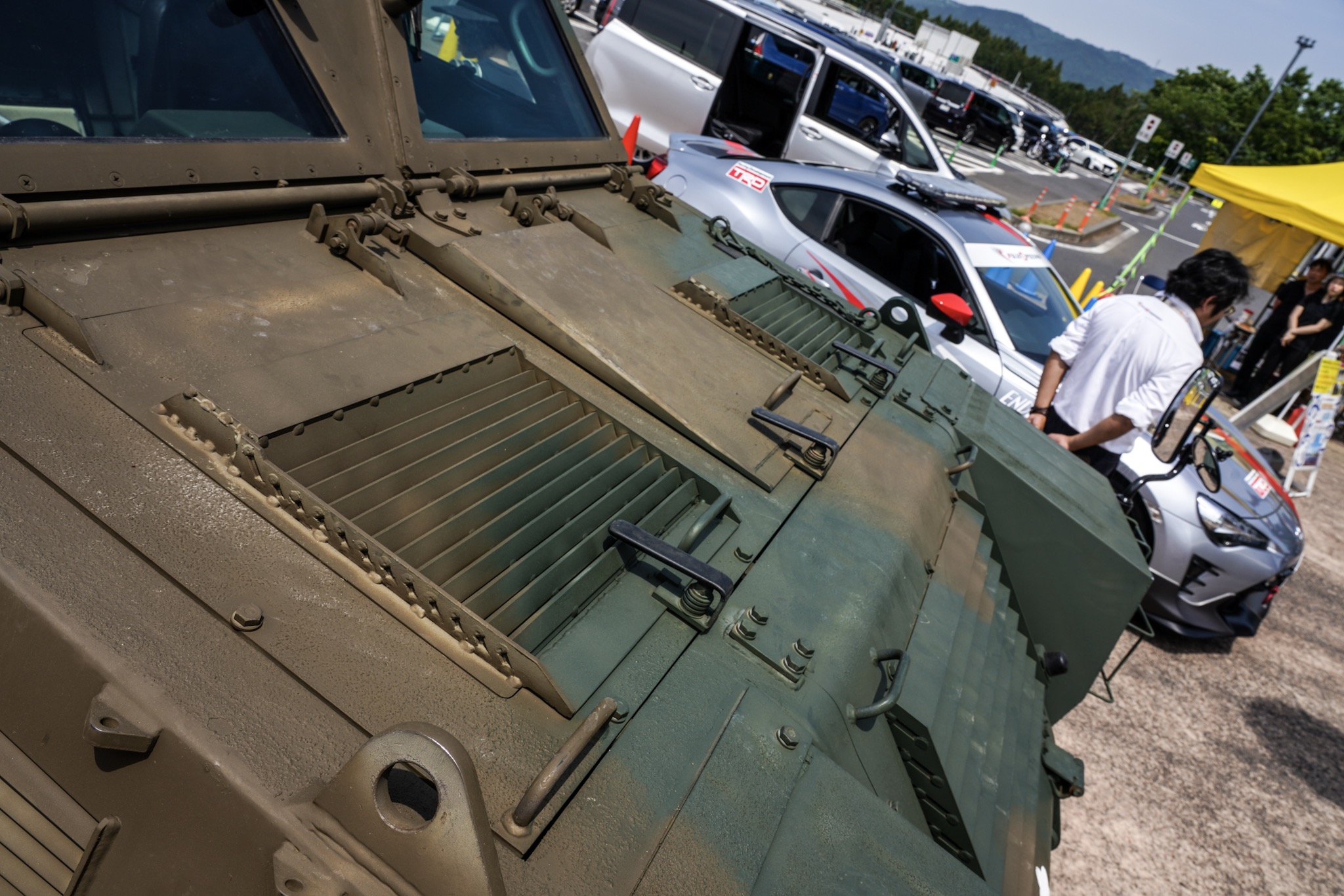 自衛隊の車 軽装甲機動車