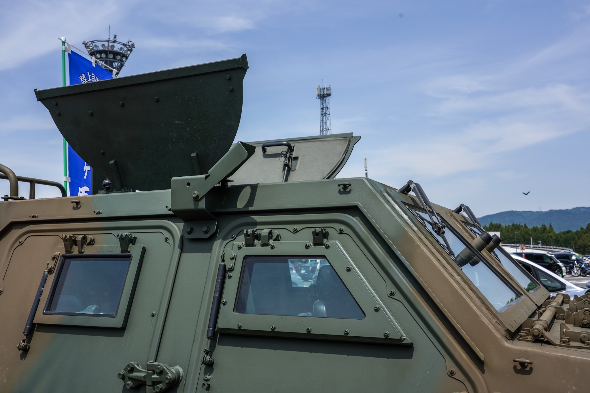 自衛隊の車 軽装甲機動車