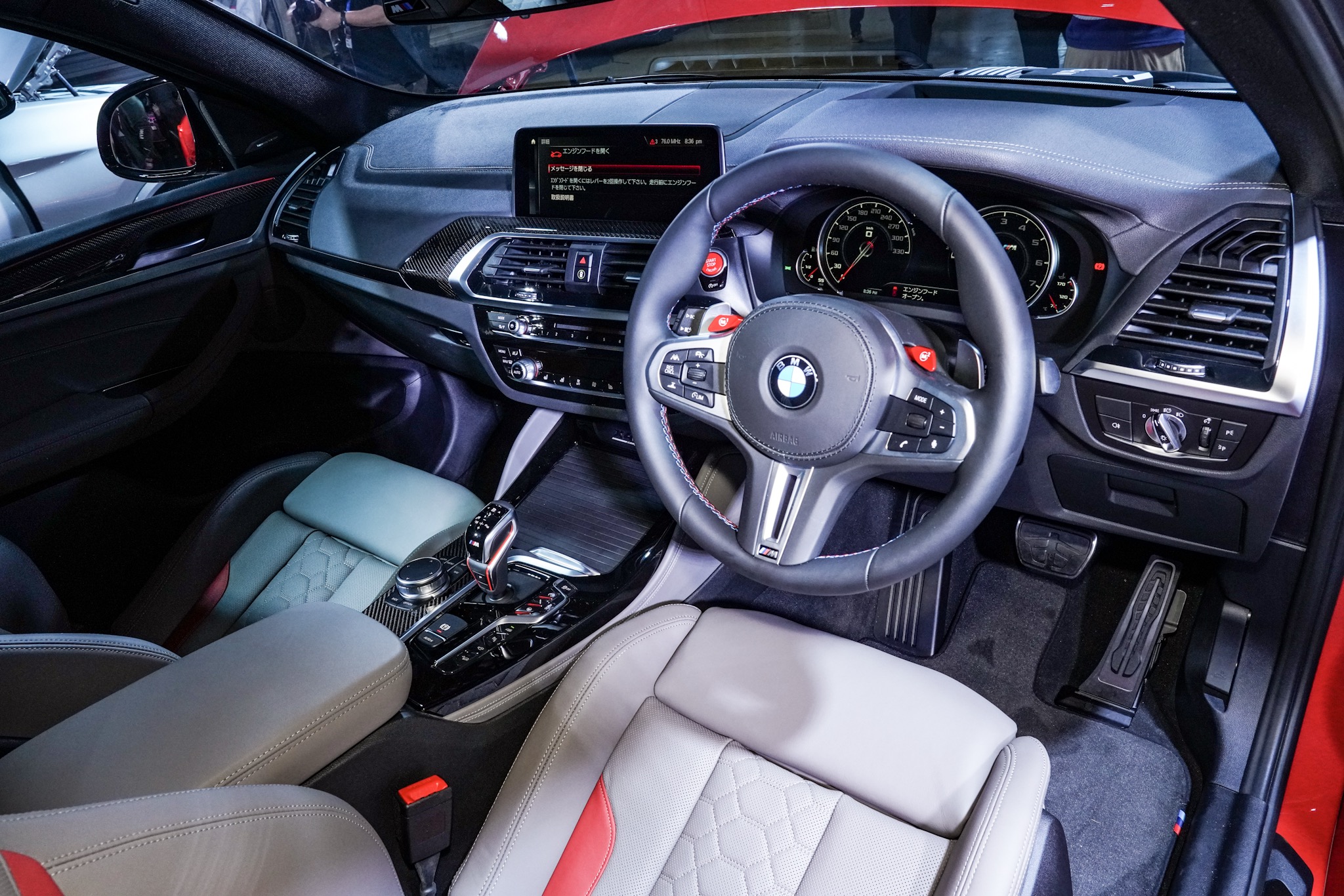 BMW X4 M 運転席