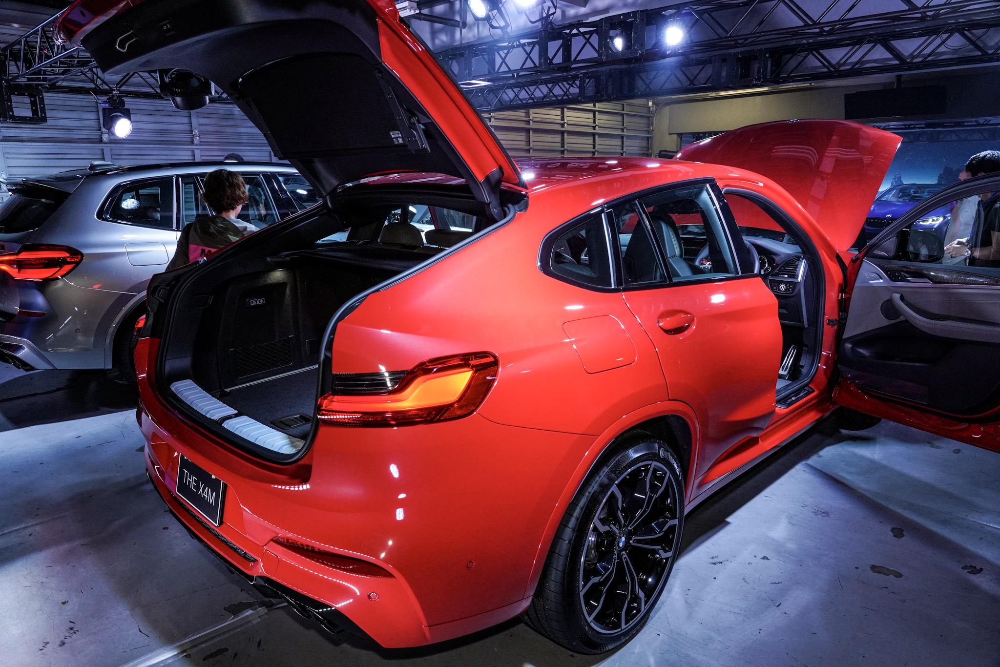 BMW X4 M コンペティション 荷室空間