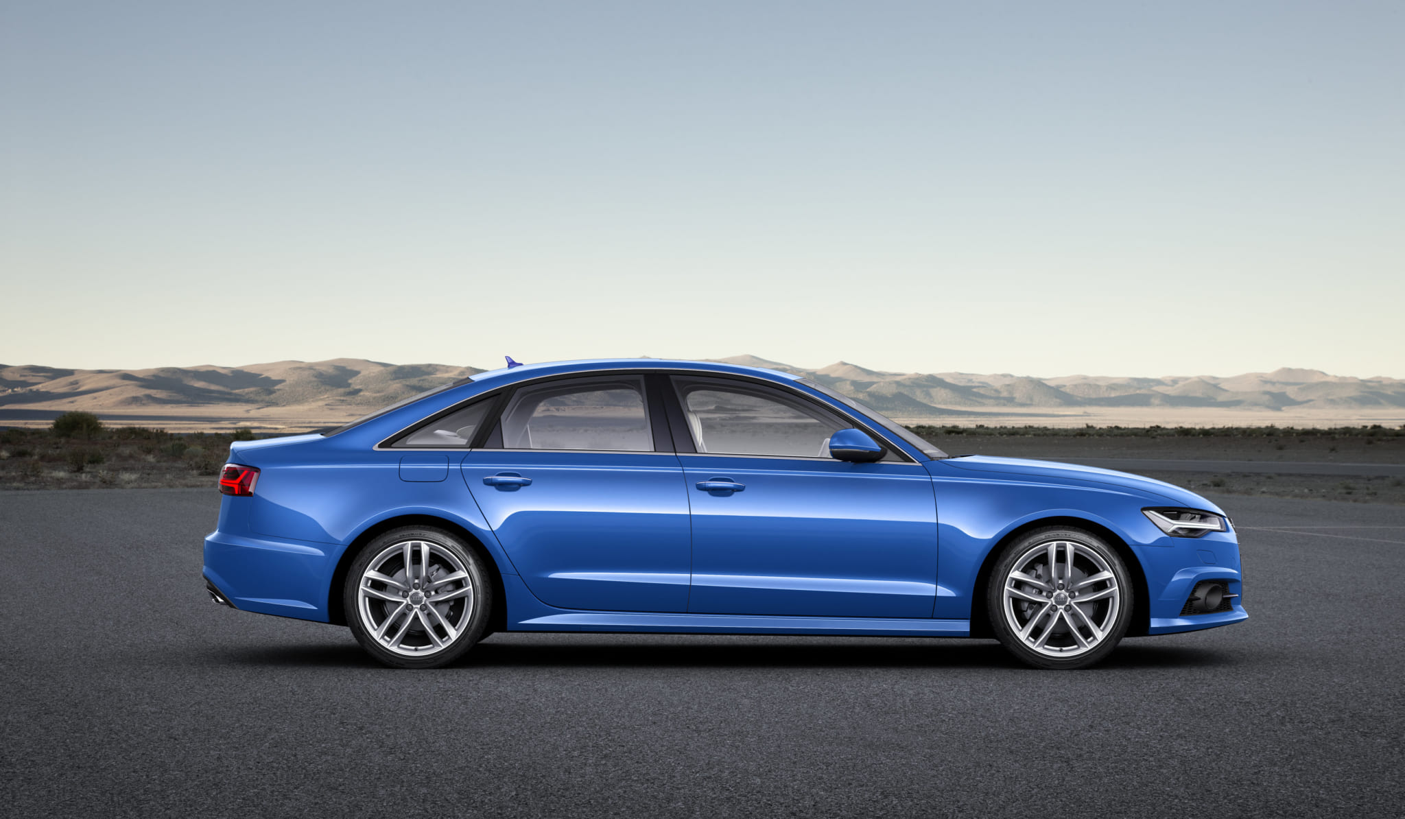 AUDI_A6_ AAA-F2DLZF_right_side