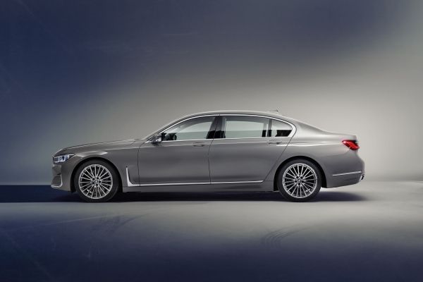 BMW_7series_DBA-7A30_left_side