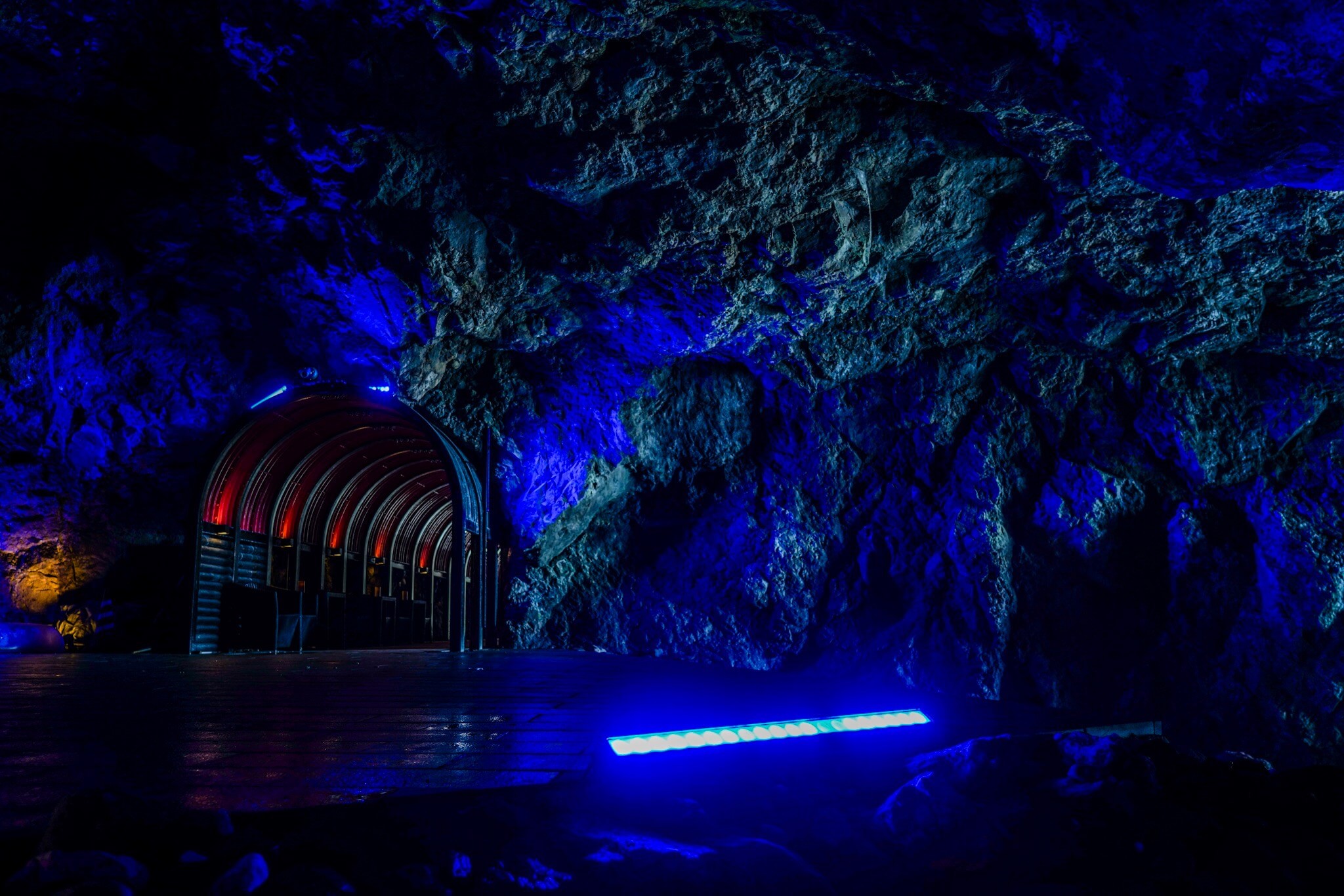 聖域の岬・青の洞窟 パワースポット「青色LED」