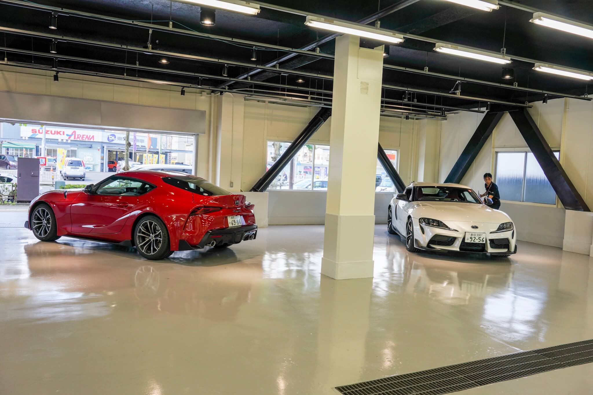 GR Garage 東京蒲田 新型スープラ