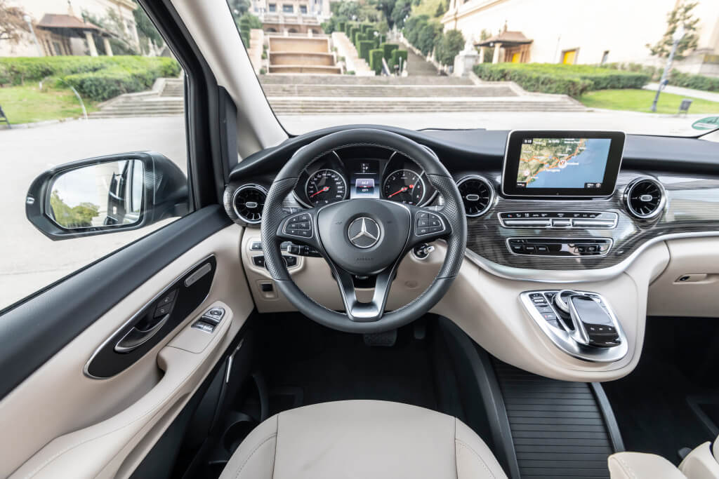 メルセデス・ベンツ V 300 d コックピット