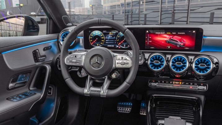 メルセデスAMG A 35 4マチック 運転席 2019