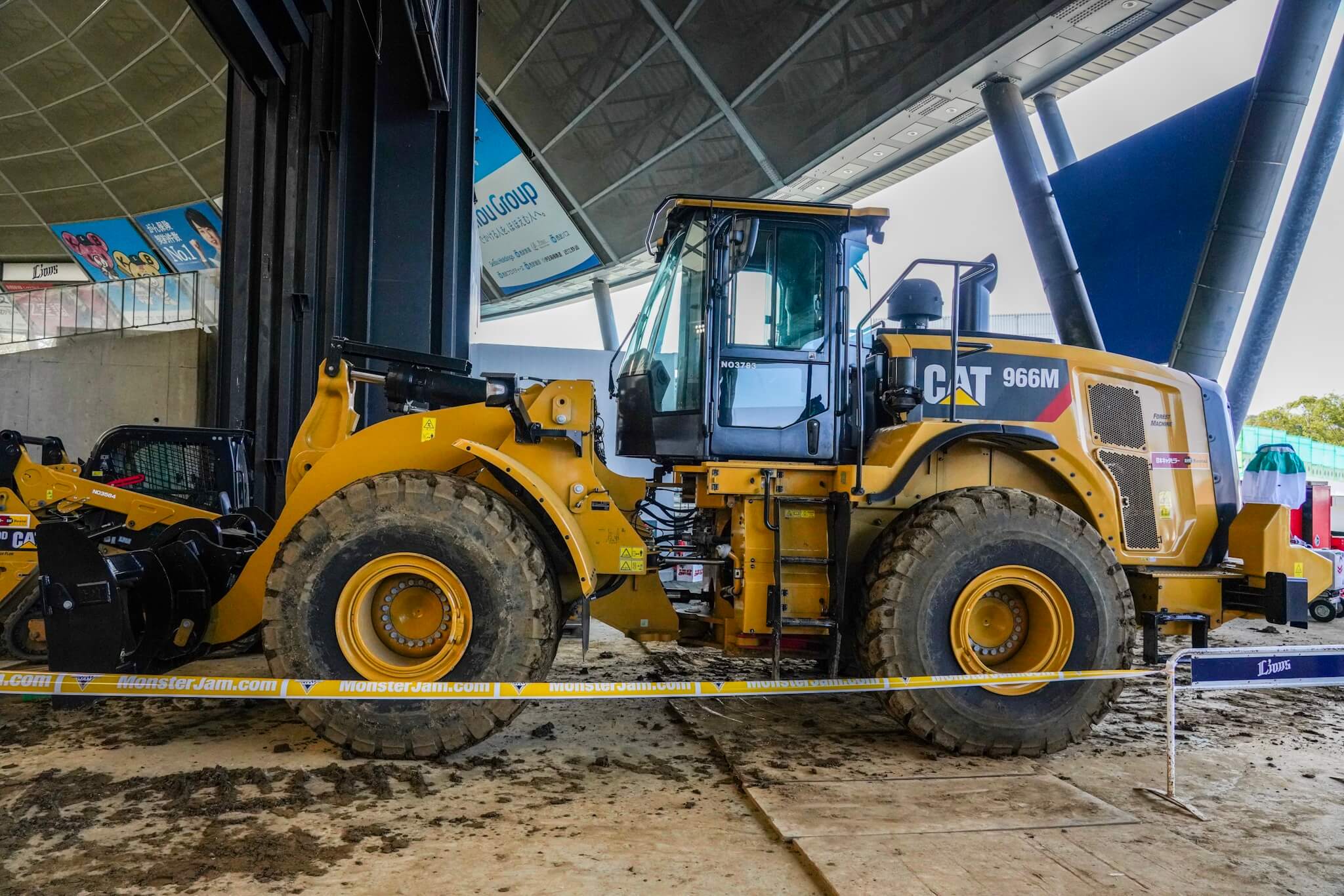 CAT 966M ホイールローダー